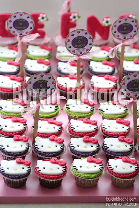 Hello Kitty Cupcake 1