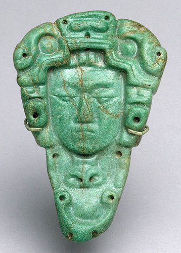 011 –Colgante de jade-siglos VI al IX México o Guatemala