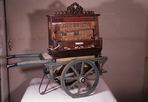 003-Organillo musical fabricado por Ernest de Mascio en 1910-Copyright Nationaal Museum van Speelklok tot Pierement 