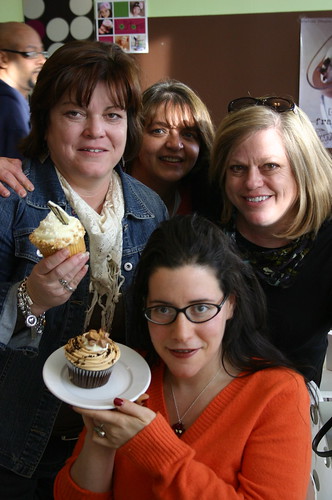 Jilly's Cupcake Bar surprise visit, St. Louis