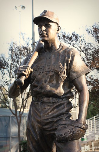 bronze statue of Ralph Kiner