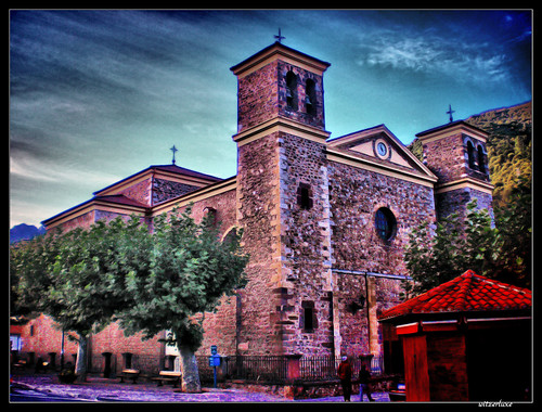 Iglesia de San Vicente (Potes) por witzerluxe.