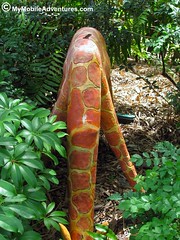 IMG_1543-WDW-DAK-giraffe-statue-bent-anole