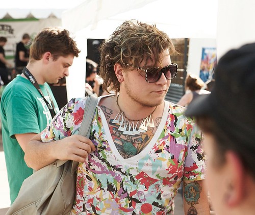 Were not sure whats the most distracting element here: dudes shirt, chest tattoo or his mangy hair.