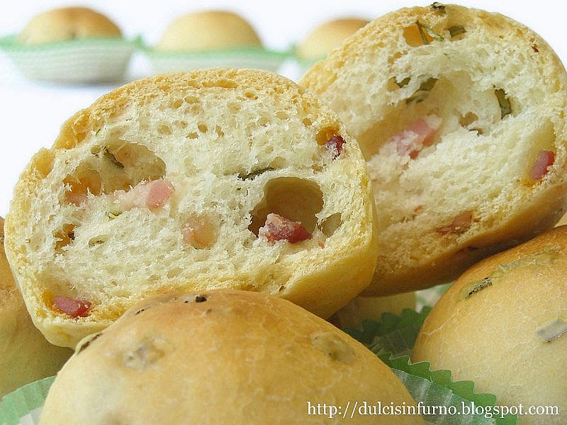Paninetti alle Erbe e Pancetta-Herb and Bacon Rolls
