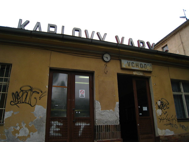 Karlovy Vary火車站的破爛外觀