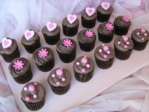 pink engagement cupcakes