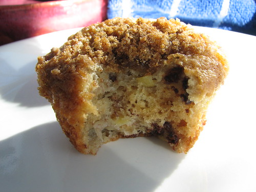 banana streusel muffin