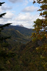 渓谷展望台から八剣山を遠望