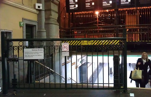 Flinders Street Stn: Elizabeth Street exit closed