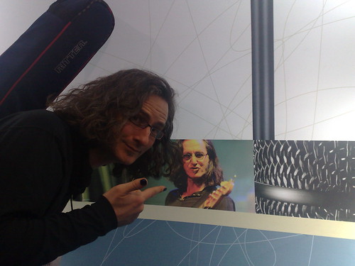 Steve Lawson and a photo of Geddy Lee... or is it the other way round! 