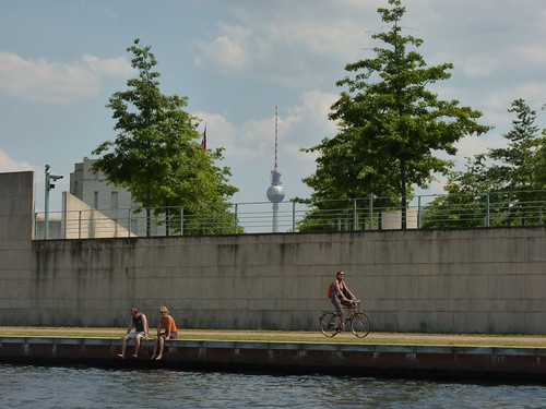 Schiffstour durch Berlin - Blick zum Fernsehturm