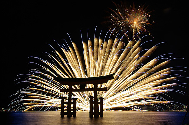 Miyajima Water Fireworks?Worldheritage?
