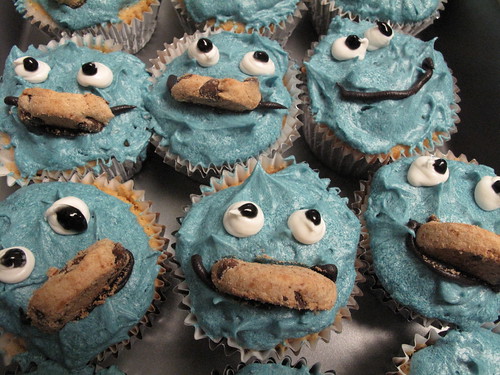 Decorating our Cookie Monster Cupcakes.