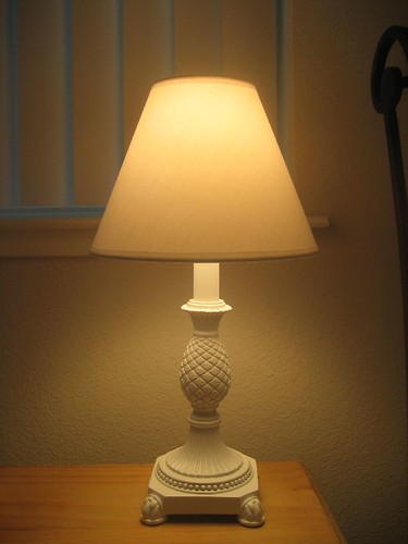 Welcoming Spirit: Cheap Bedroom Lamp Re-do