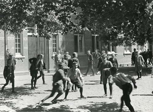 Schoolplein in 1934 / Schoolyard, 1934