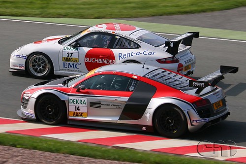 Audi R8 LMS vs Porsche 911 GT3 Cup