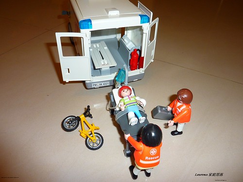 Playmobil 救護車 pic 5