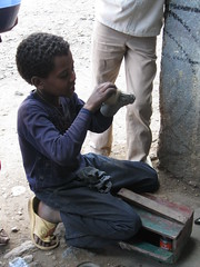 Schoenpoetser in Ethiopië
