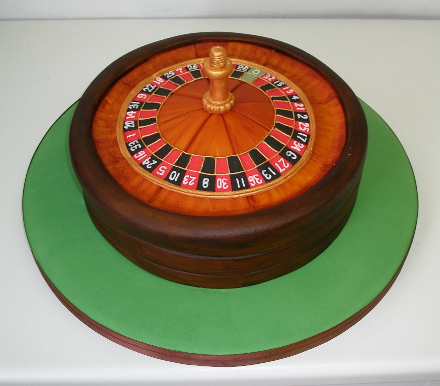 14_Roulette_wheel_cake_by_Dragonsanddaffodils