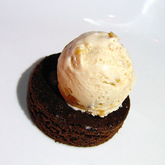 Peanut ice cream and brownie. Liked the ice cream quite a bit. Salty and sweet.