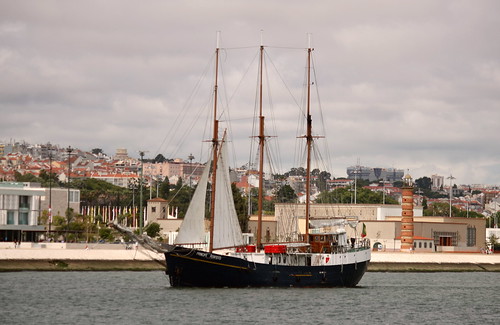Lisbon Day 5 41 Principe Perfeito boat on Rio Tejo