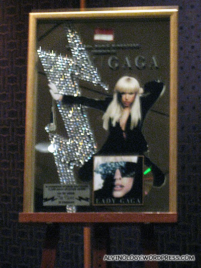 Lady Gaga albums platinium plaque