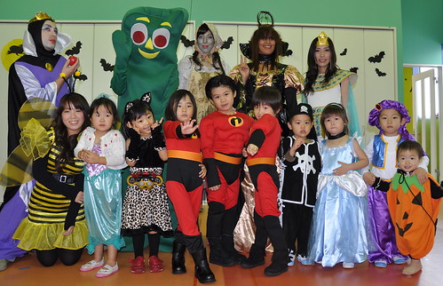 Deedee Deer class at Halloween Parade 2009 by Beanstalk International School, Nagoya, on Flickr