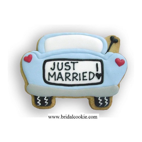 'Just married car' wedding cookie favor
