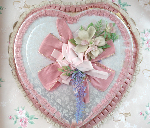 Vintage Valentine Heart Candy Box par such pretty things