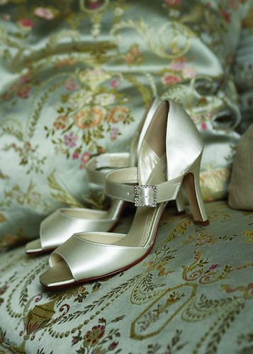 Bridal shoes with the open end. 