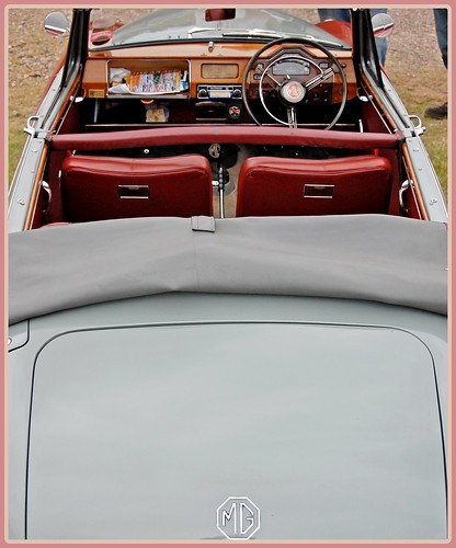 NoSkoolJustCool.com - 1955 MG Magnette (Interior bits)