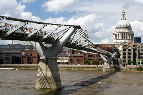 Millenium Bridge, London, United Kingdom, by jmhdezhdez