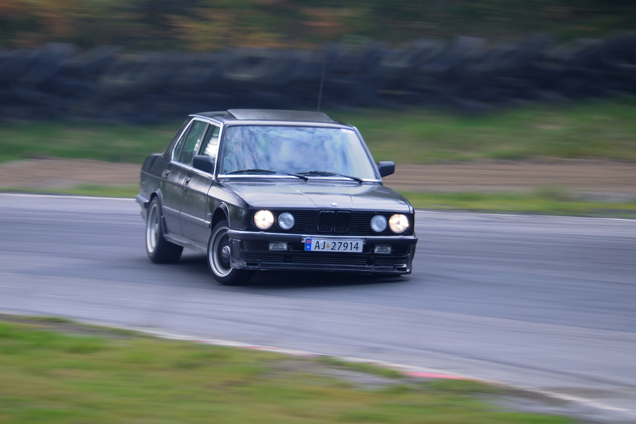BMW E28 drift. go back