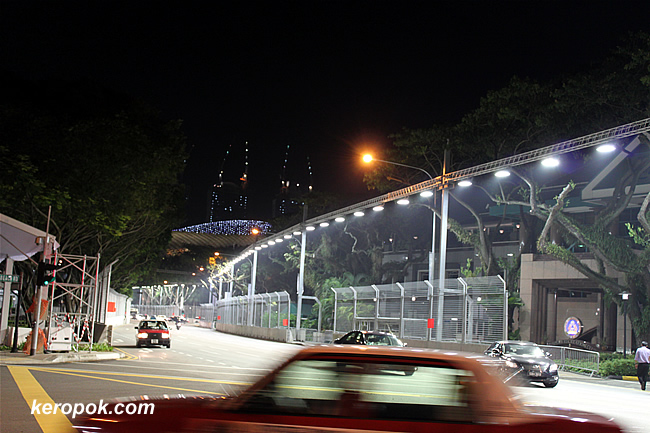 Night lights of the Singapore GP