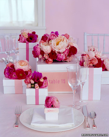 Here thanks to Martha Stewart Weddings learn how simple white paper boxes 
