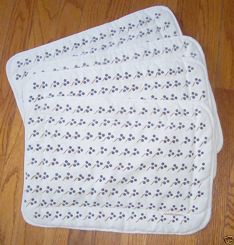 Marushka - rows of berries - placemats