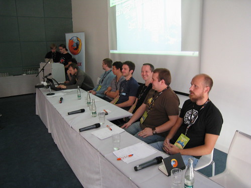 HTML 5 round table