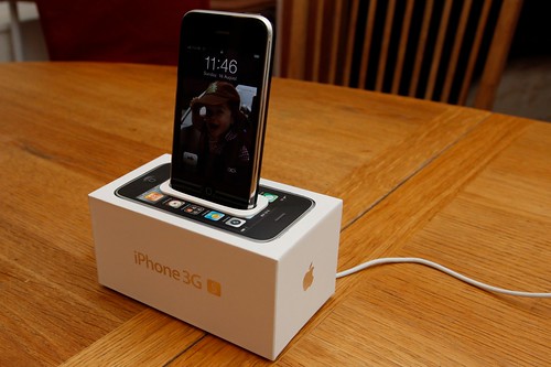 DIY ipod / iphone dock stand