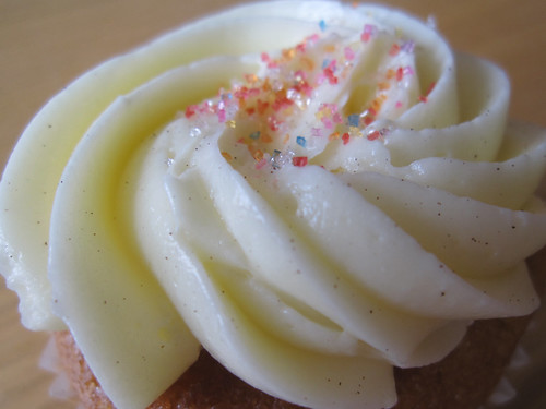 09-22 vanilla cupcake