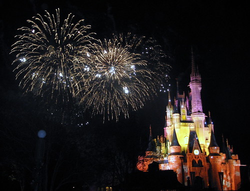 magic kingdom castle christmas. Magic Kingdom - Mickey#39;s Very Merry Christmas Party - Cinderella Castle - Fireworks (7)