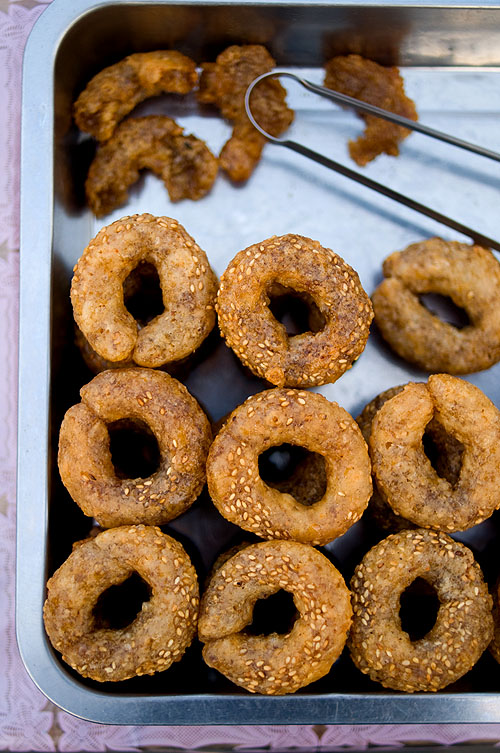 Shan-style deep-fried donuts at Mae Hong Son's morning market