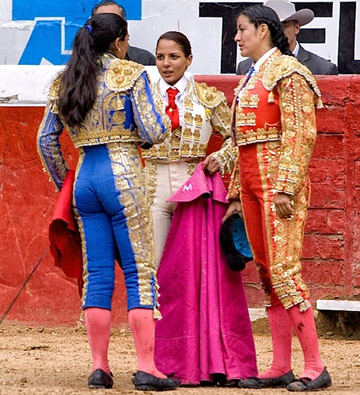 Las novilleras Lupita Lopez Elizabeth Moreno y Vanesa Montoya
