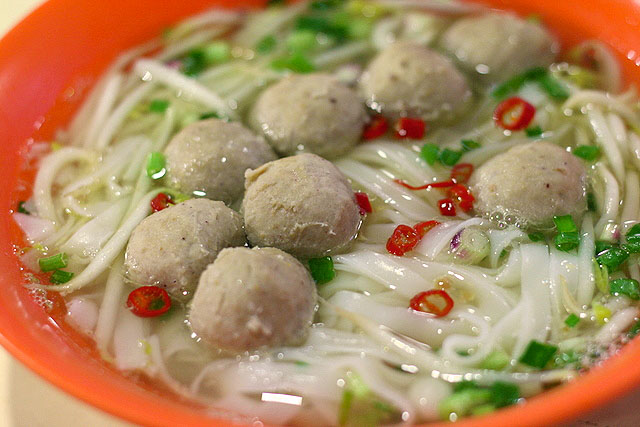 Meat ball kway teow soup
