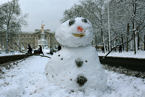 A snowman in front of Buckingham Palace