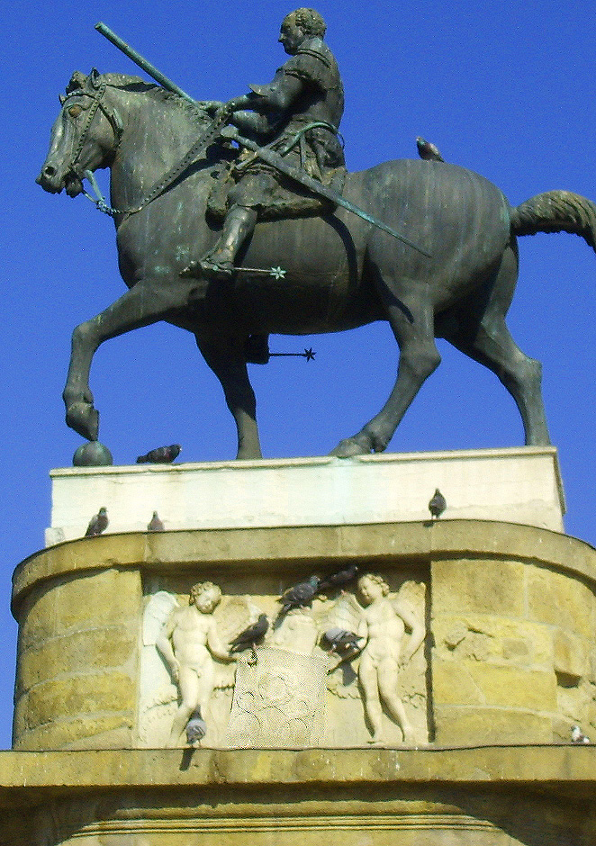 Imagini pentru Statue de Erasmo da Narni Gattamelata