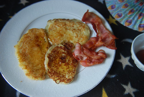 Lemon pancakes and bacon