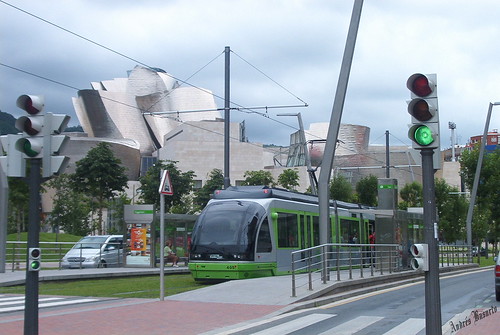 El tranvía por el Guggenheim por andresbasurto.