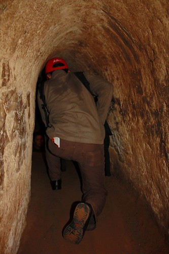 Merayap di terowongan Cu Chi