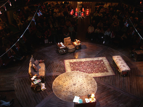  Theatre in the round 